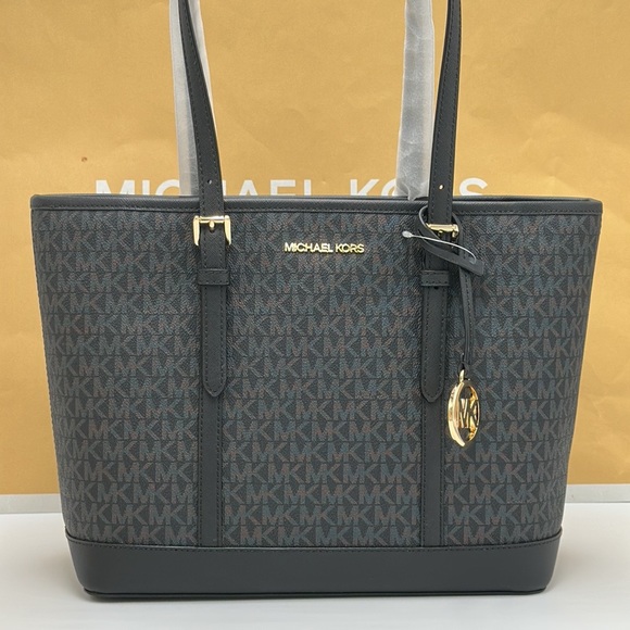MICHAEL KORS
Jet Set Travel Logo Top-Zip Shoulder Tote
Bag BLACK MULTI Color - Picture 9 of 15